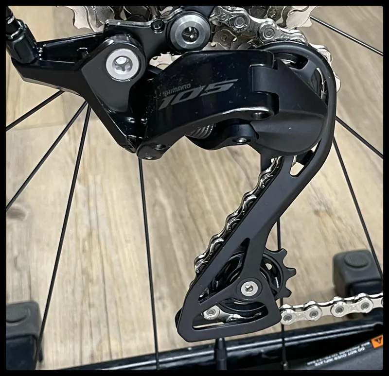 Giant Propel Advanced 2 Medium Pure Red 2024-8